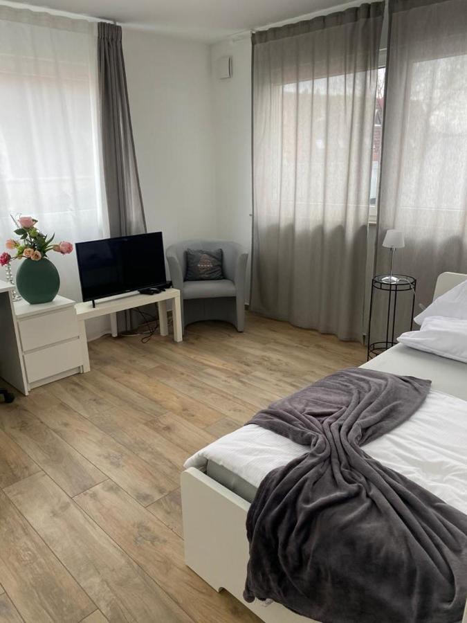 Ferienwohnungen Lamisto Am Waldesrand Neckartenzlingen Buitenkant foto